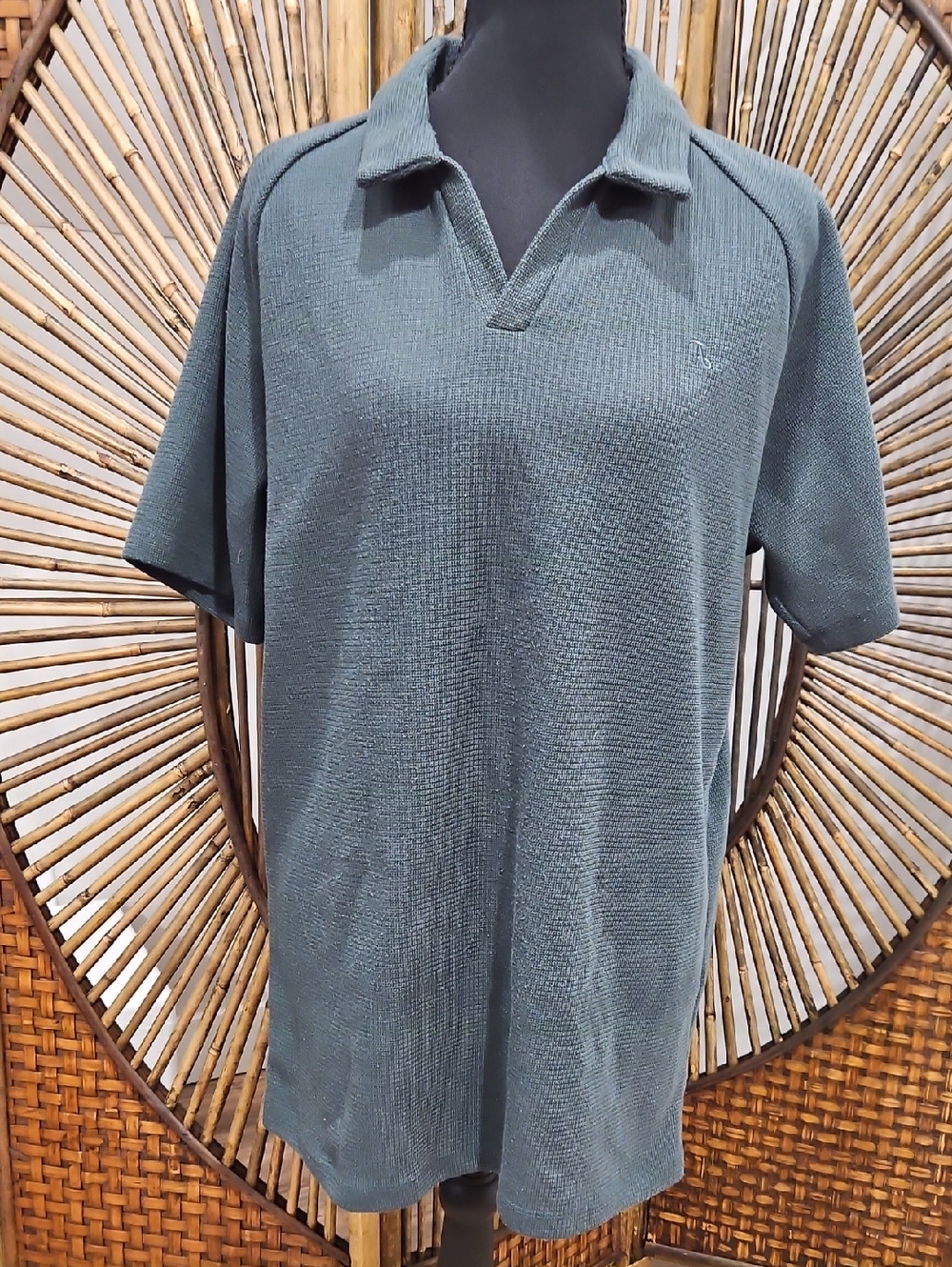TAILORED ATHLETE Men's Slate Green Textured Polo Shirt. Size XL